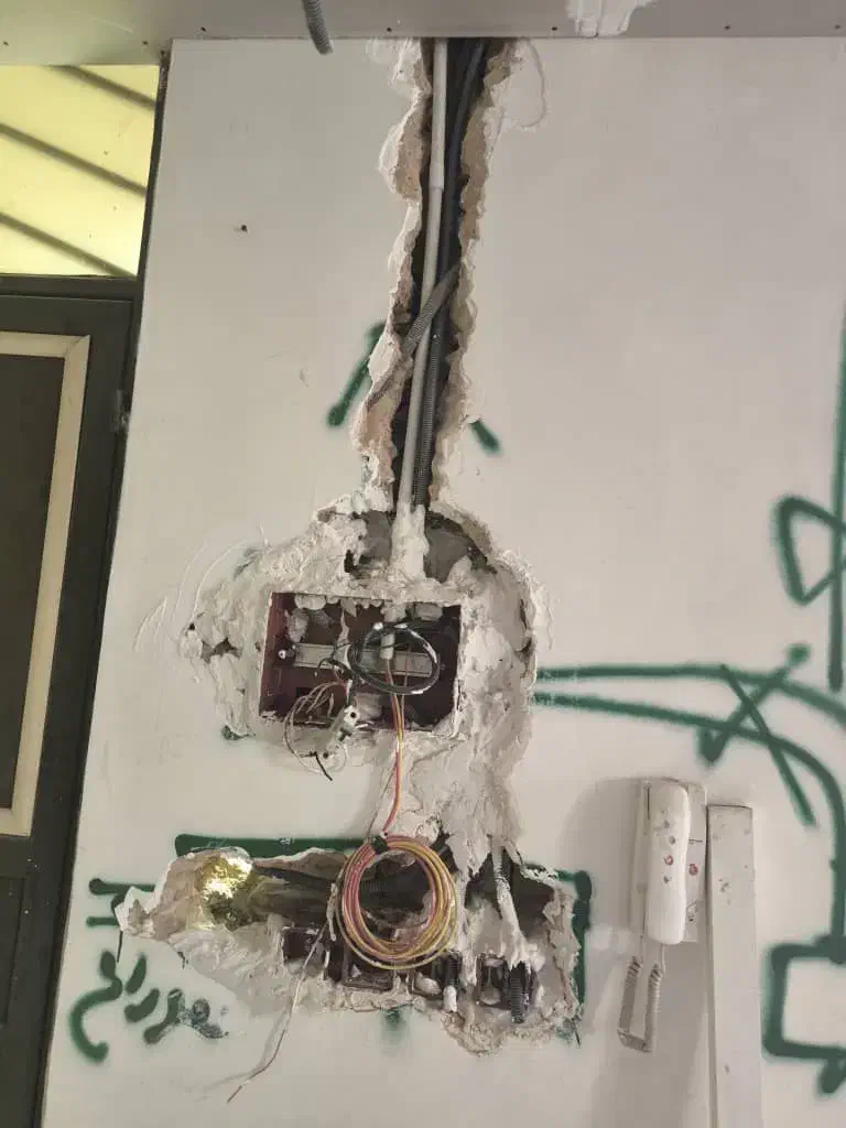 کلیه انجام کارهای ساختمانی تغییرات تعمیرات|خدمات پیشه و مهارت|شیراز, ارم|دیوار