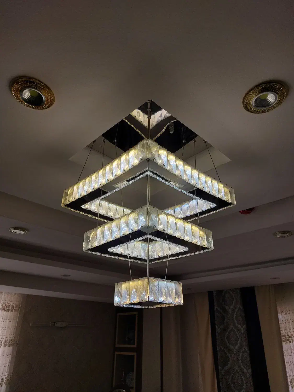 لوستر کریستالی، زیبا و شیک|لوستر و چراغ آویز|اصفهان, شهرک زاینده رود|دیوار