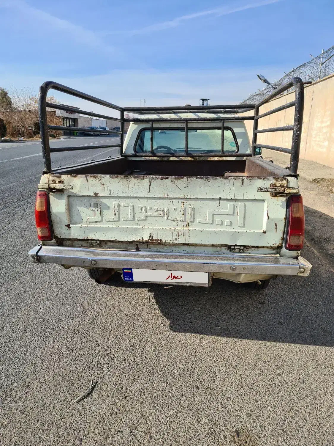 وانت پیکان مدل ۸۳|خودرو سواری و وانت|تهران, کوی نصر مهرآباد|دیوار