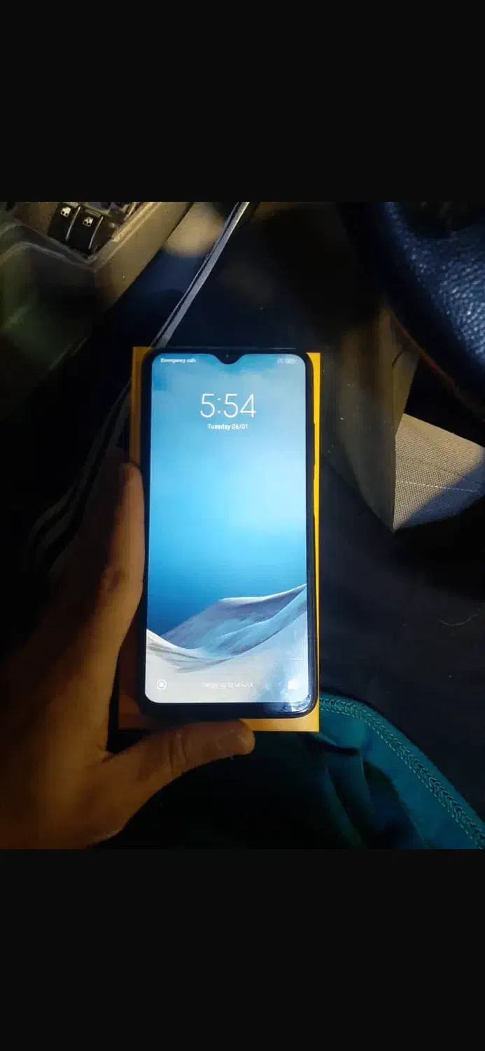 Pocom3|موبایل|اصفهان, باغ زرشک|دیوار