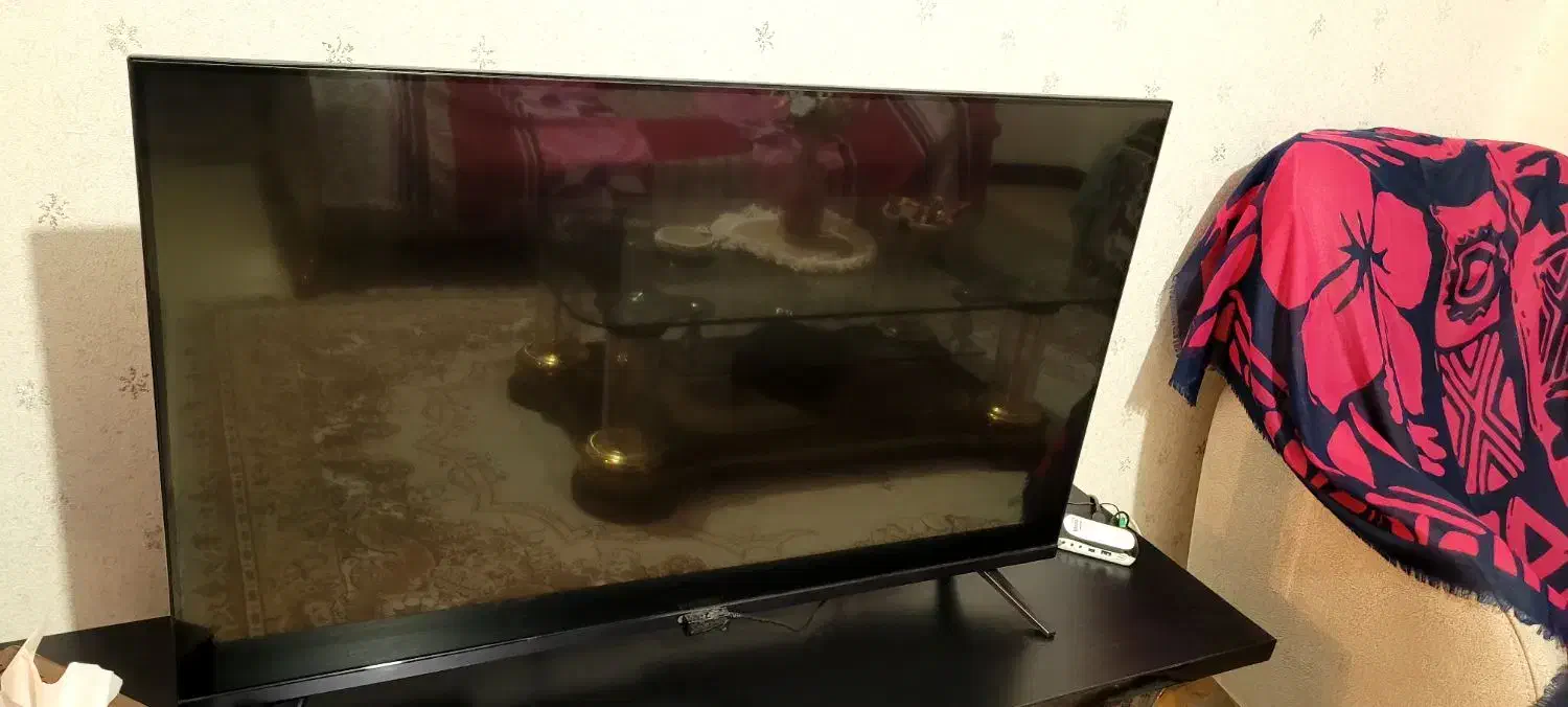 تلویزیون|تلویزیون و پروژکتور|مهاجران, |دیوار