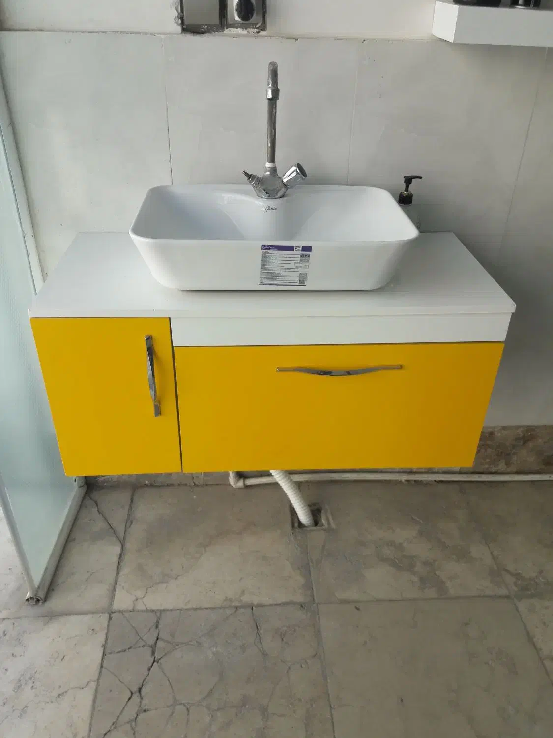 وسایل ارایشگاه|آرایشگاه و سالن‌های زیبایی|نورآباد, |دیوار