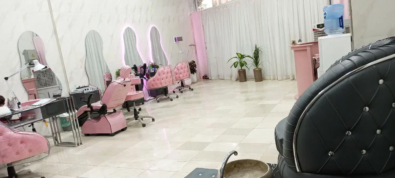 همکاری و اجاره صندلی با سالن زیبایی گلوریس|خدمات آرایشگری و زیبایی|بومهن, |دیوار