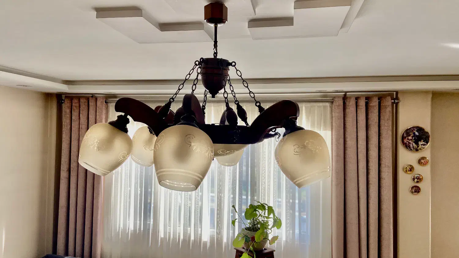 لوستر چوبی۶ شاخه با لامپ های کاملا نو|لوستر و چراغ آویز|تهران, ائمه اطهار|دیوار