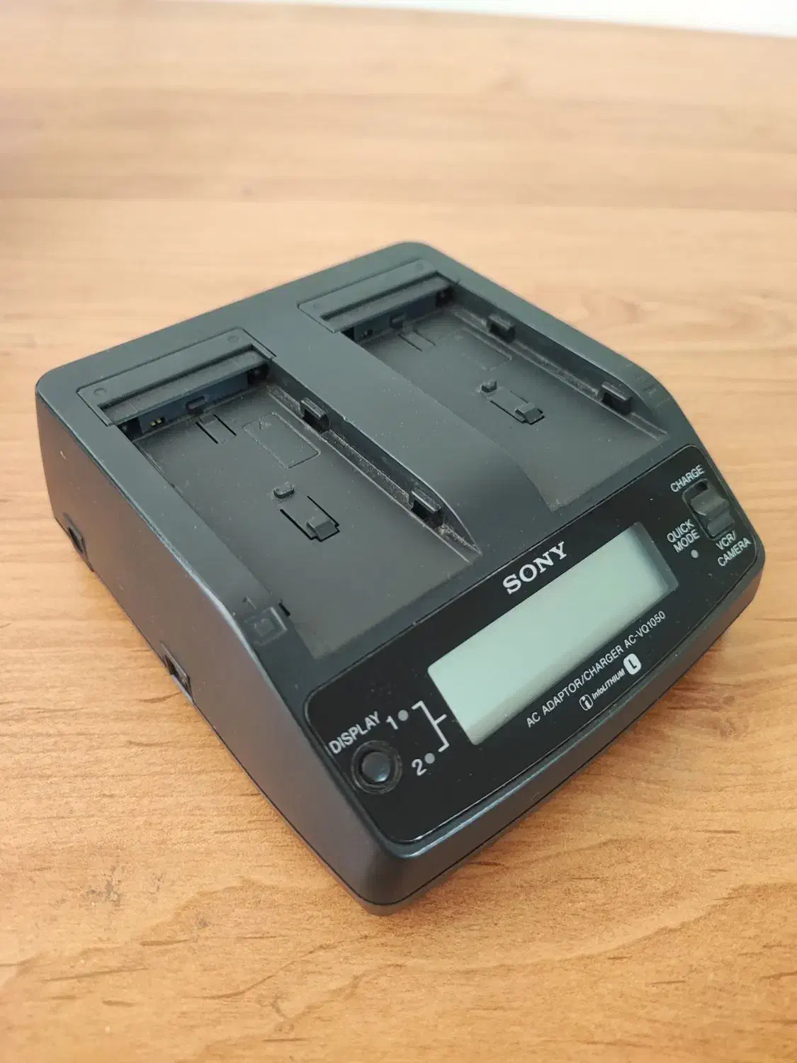شارژر اصلی سونی AC-VQ1050D|دوربین عکاسی و فیلم‌برداری|شیراز, تاچارا|دیوار