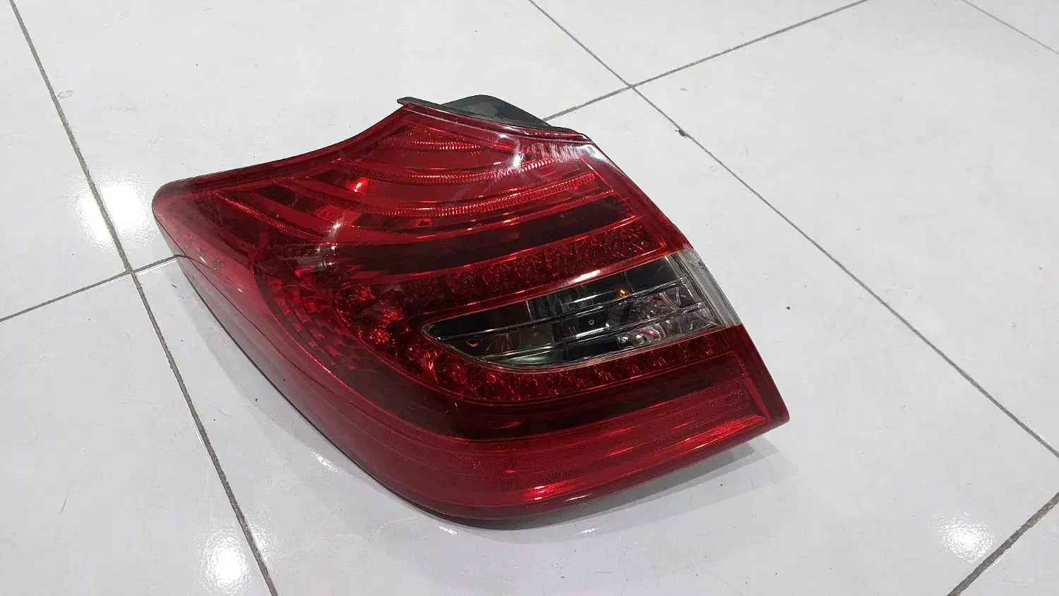 چراغ خطر جنسیس چراغ جلو شاهین خطر جک خطر هایما|قطعات یدکی و لوازم جانبی|شیراز, ترمینال باربری|دیوار