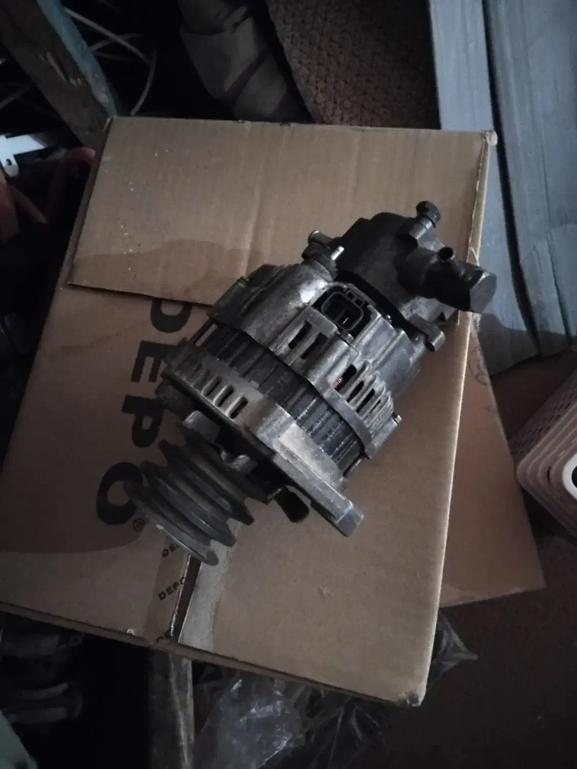 لنت و دینام اسوزو شش تن|قطعات یدکی و لوازم جانبی|قائن, |دیوار