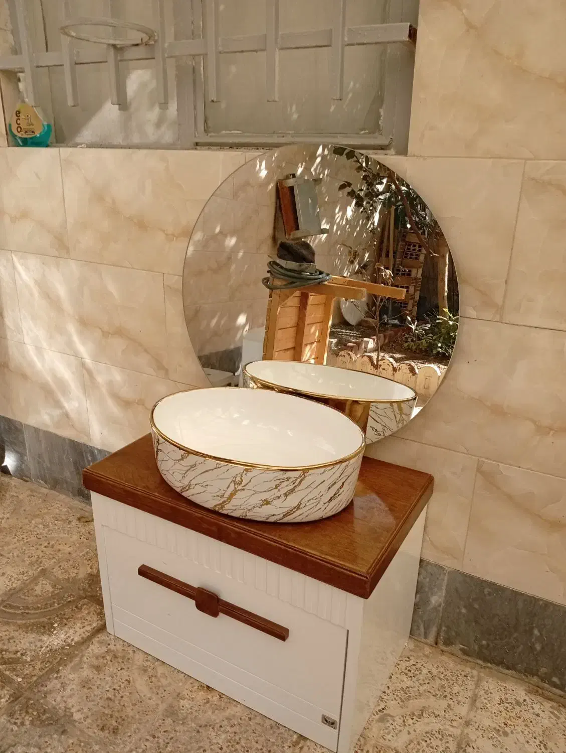 روشویی هنو زنصب نشده چون سرویس کوچک بود|لوازم سرویس بهداشتی|ماهدشت, |دیوار