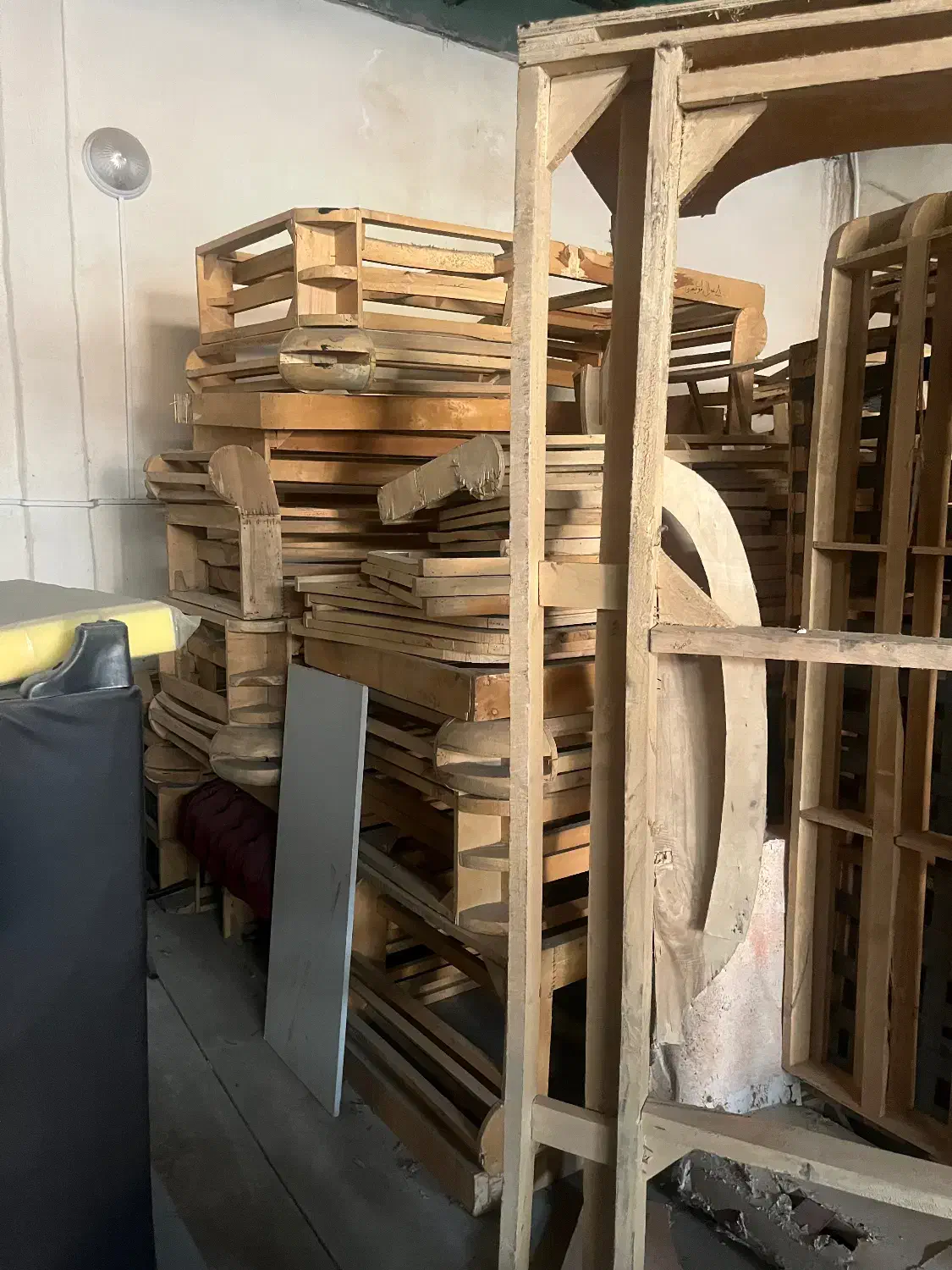 حراج تعدادی کلاف خام مبلمان زیر قیمت بعلت مهاجرت|حراج|تهران, تهرانپارس شرقی|دیوار