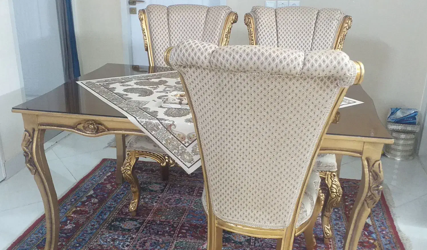 مبلمان کلاسیک ۹ نفره به همراه میز نهارخوری ۶ نفره|مبلمان خانگی و میز عسلی|بیرجند, |دیوار