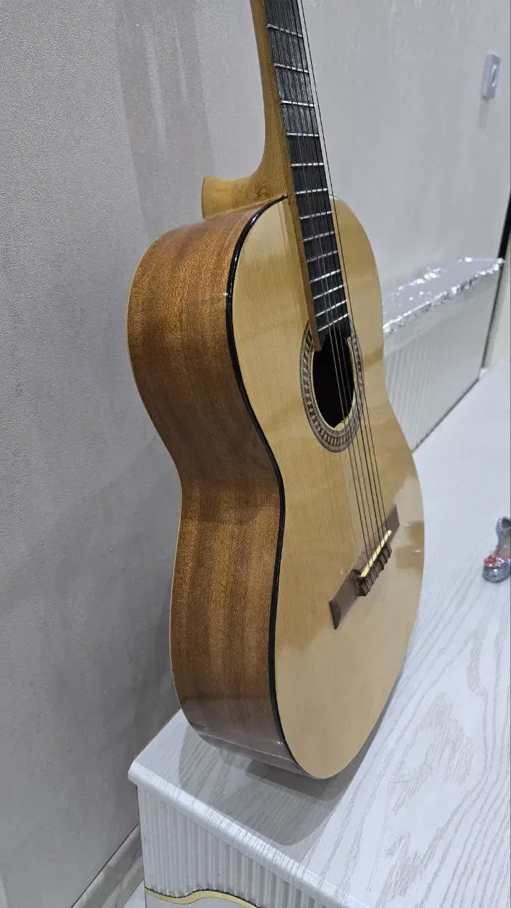 گیتار کلاسیک دست ساز ایرانی چکاوک ۲۰۱۵|گیتار، بیس، امپلیفایر|نسیمشهر, |دیوار