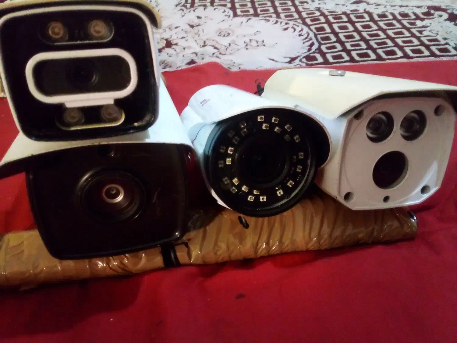 دوربین مدار بسته  ۴ عدد دید در شب  و حرفه ای|دوربین مداربسته|ساری, |دیوار