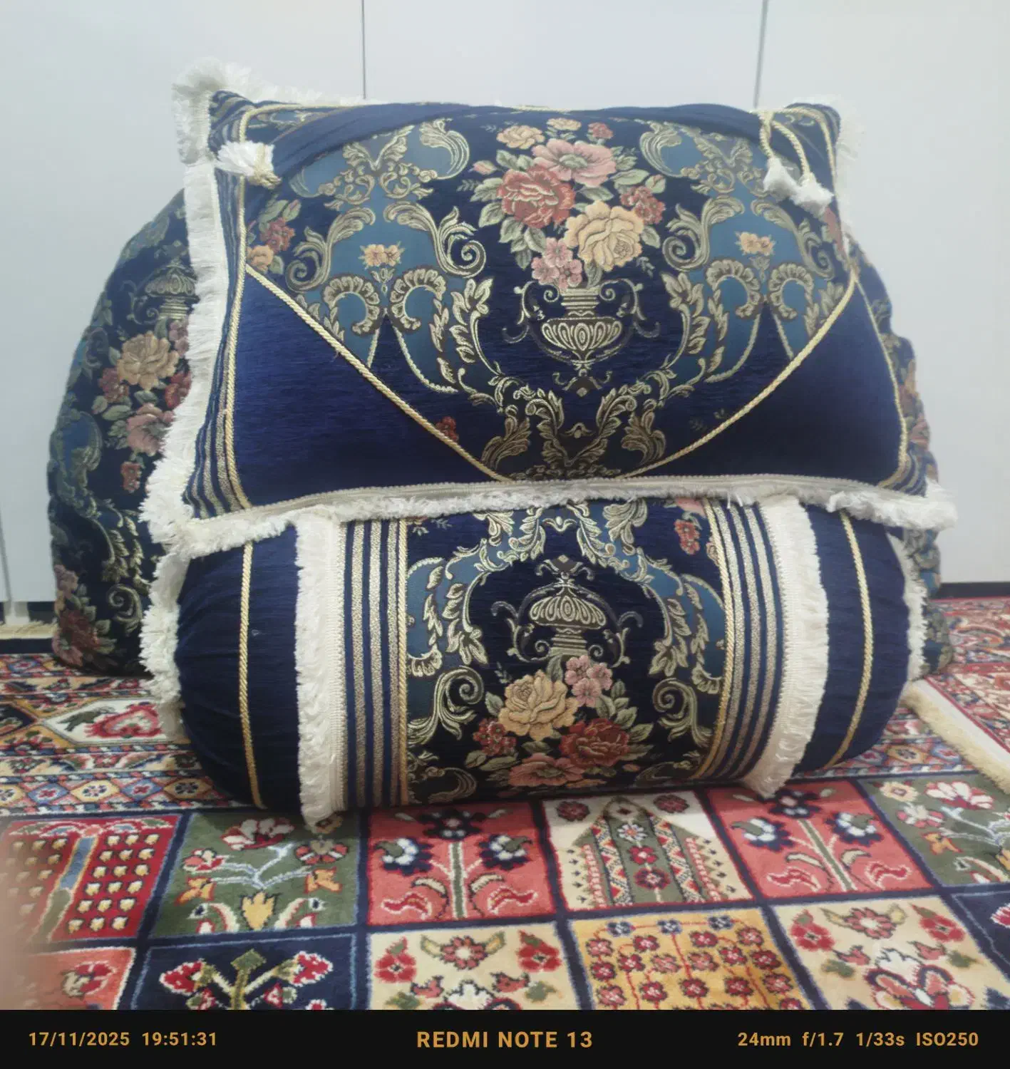 پشتی و بالشت|پشتی|لردگان, |دیوار