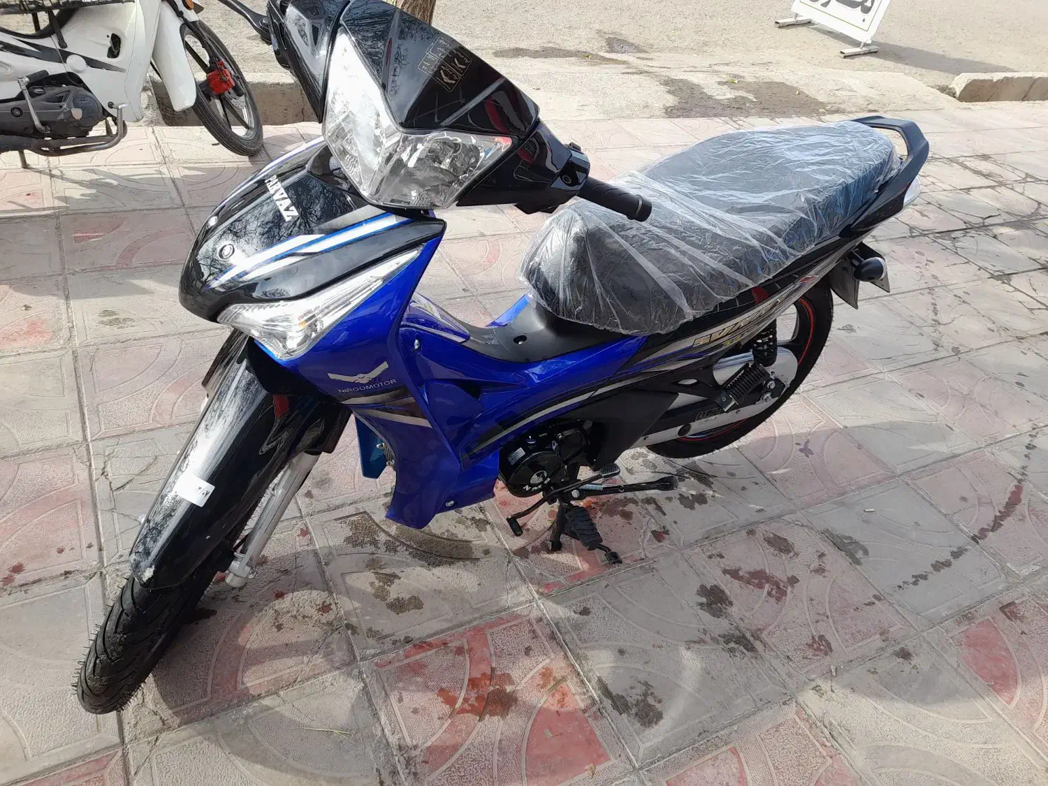 احسان لاکی(پرواز)|موتورسیکلت|تربتحیدریه, رباط سفلی|دیوار