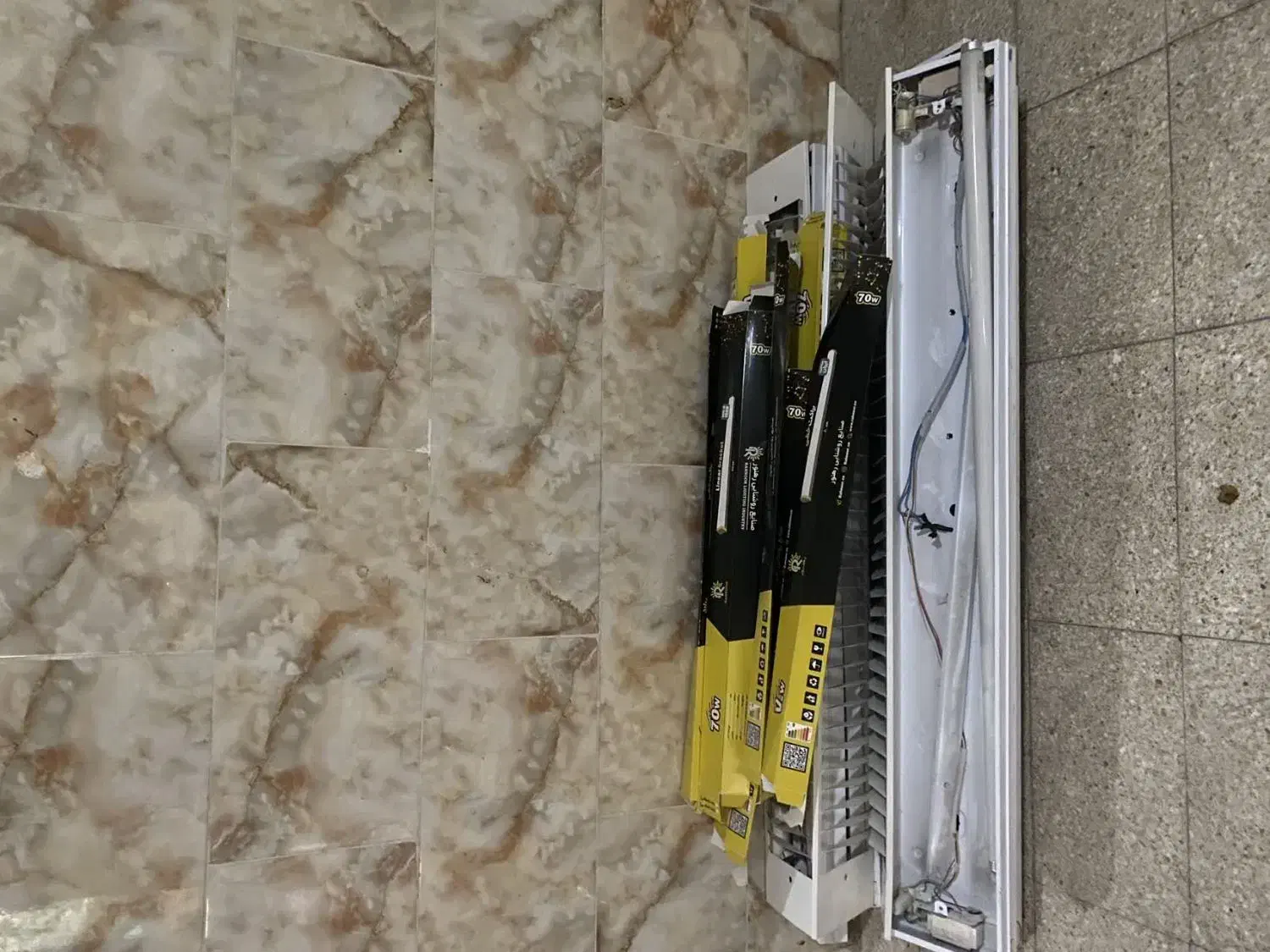 پایه مهتابی دوتایی به همراه لامپ تعداد بالا|لامپ و چراغ|گرگان, |دیوار