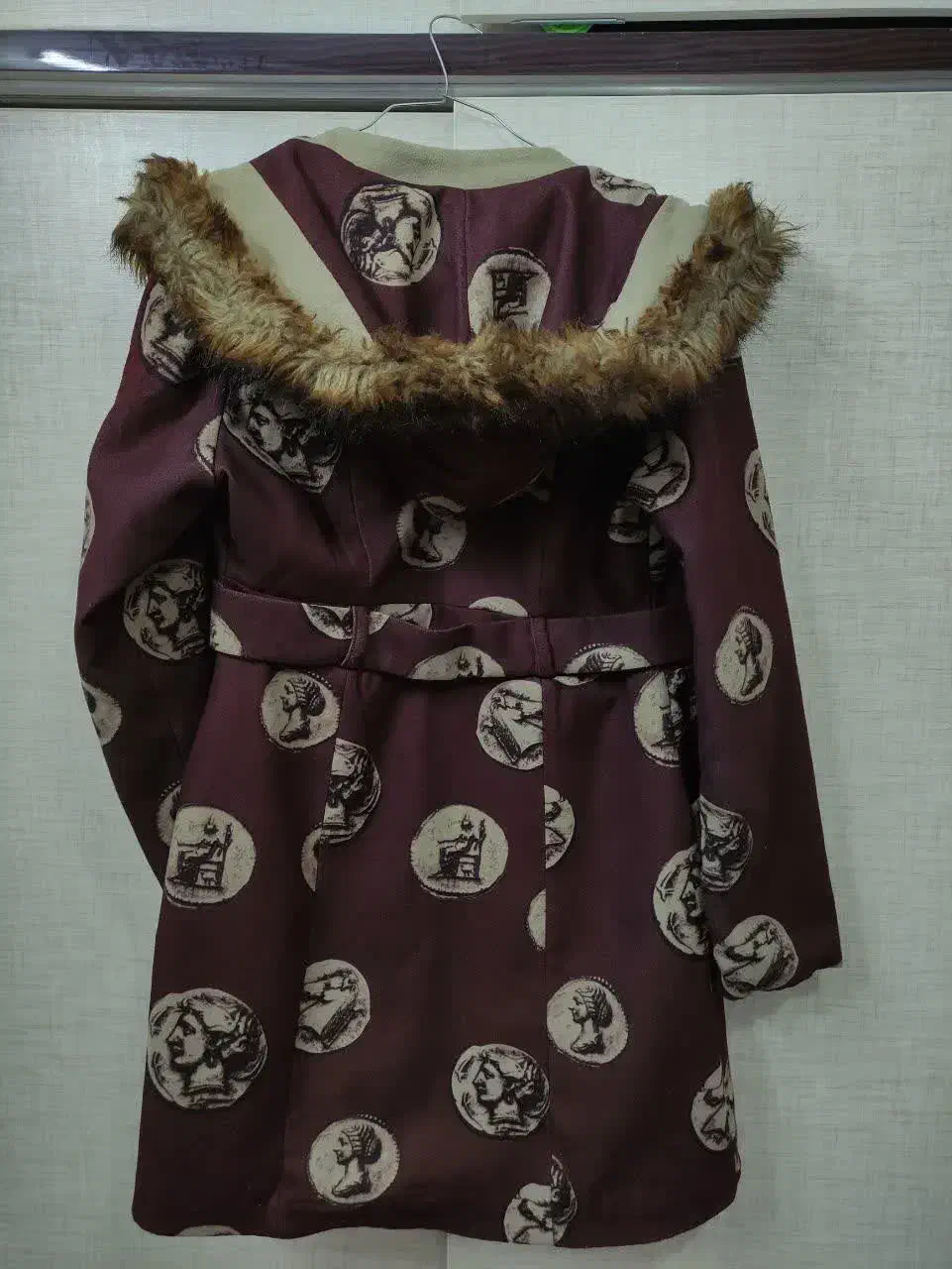 ۲عدد پالتو فقط ۴۰۰هزار|لباس|بروجرد, |دیوار