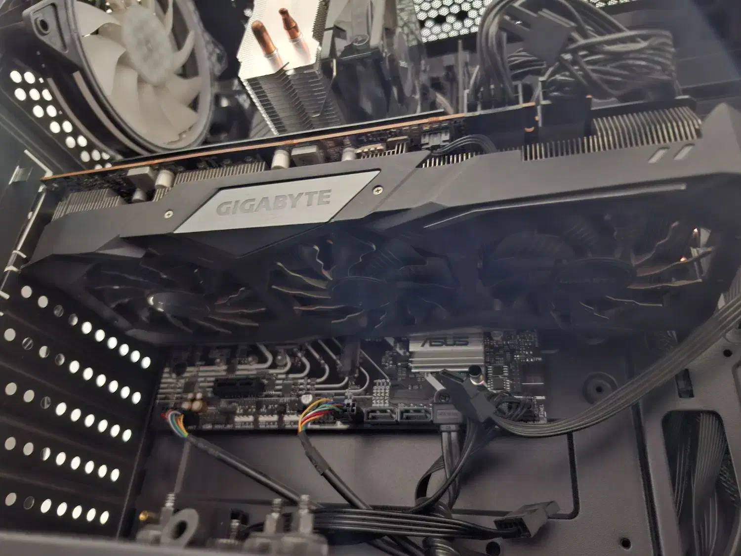 کارت گرافیک rx5700xt برند GIGABYTE RGB|قطعات و لوازم جانبی رایانه|مشهد, حضرت حجت|دیوار