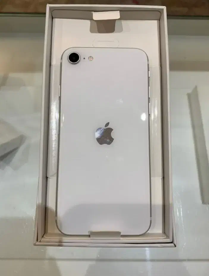 iPhone se 2020 128g|موبایل|کازرون, |دیوار