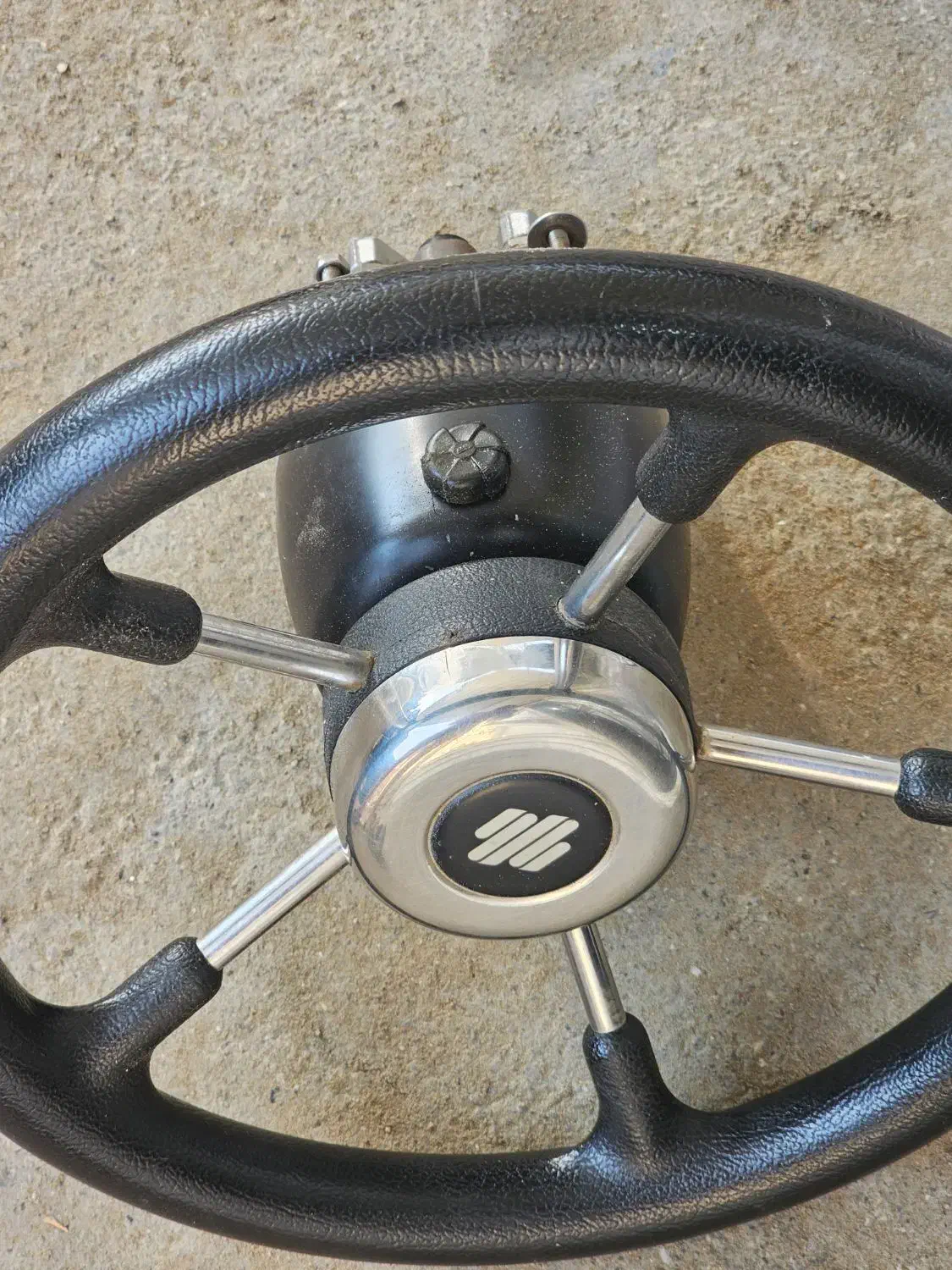 پمپ هیدرولیک. ۳۵۰ ای .مارک ام فلس سالم تر وتمیز|قطعات یدکی و لوازم جانبی|بند زرک, |دیوار