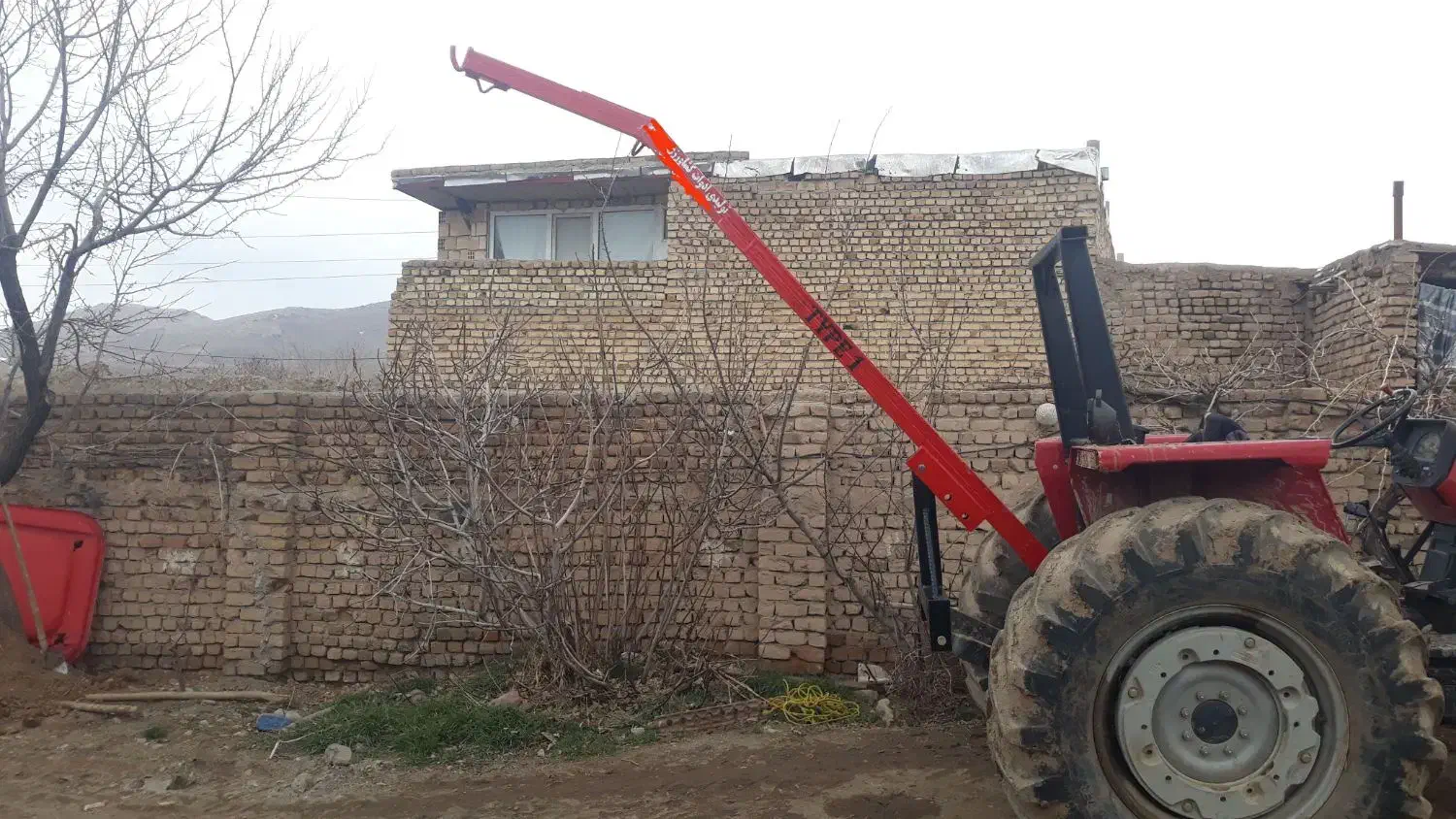 جرثقیل پشت تراکتور|قطعات یدکی و لوازم جانبی|هرسین, |دیوار