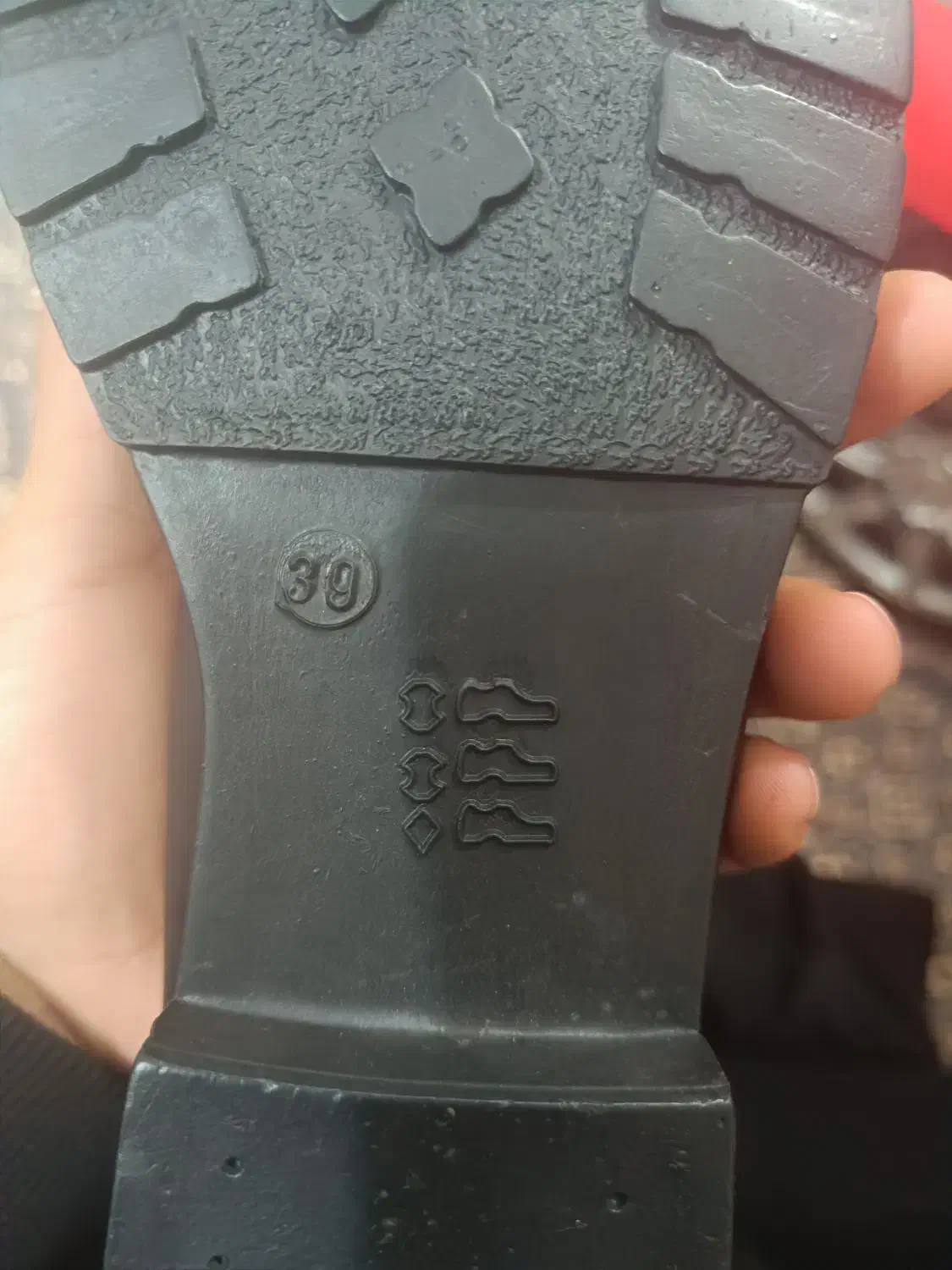 کفش نو|کیف، کفش، کمربند|بم, |دیوار