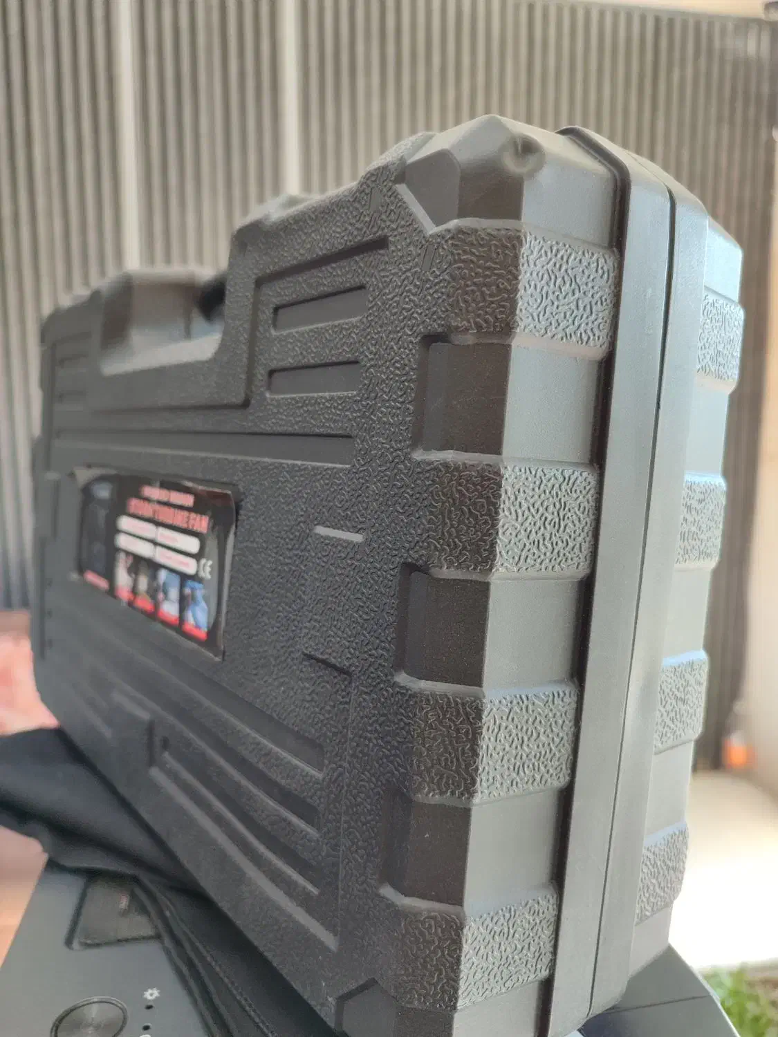 جت فن|ابزارآلات|نقده, |دیوار