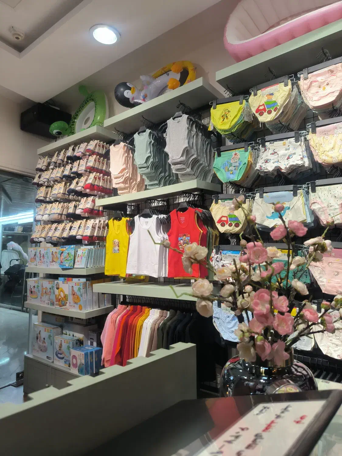 فروشنده تمام وقت برج بهار|استخدام بازاریابی و فروش|تهران, بهار|دیوار