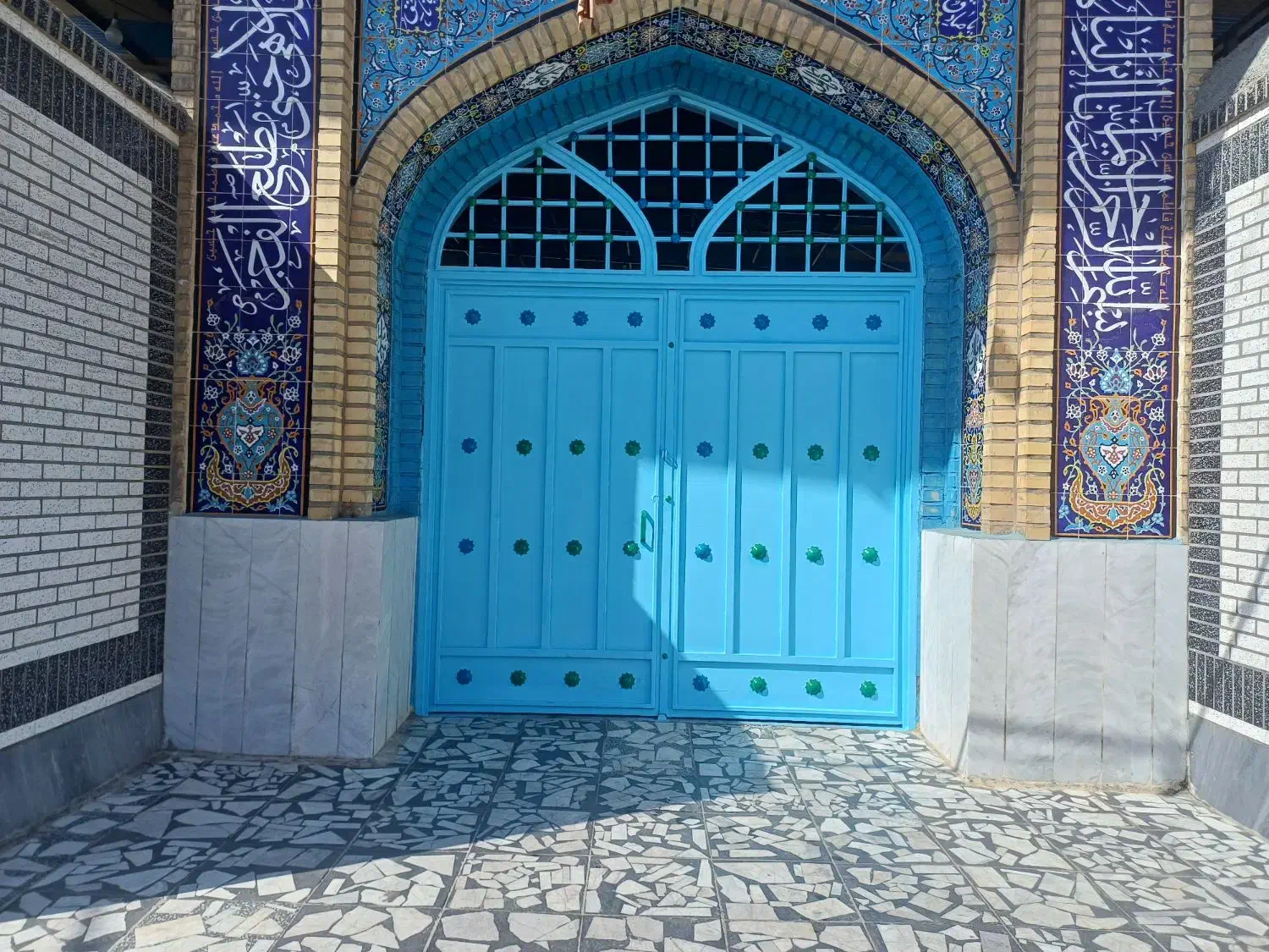 نقاشی حرفه‌ای ساختمان، درب و پنجره با قیمت مناسب|خدمات پیشه و مهارت|شوش, |دیوار