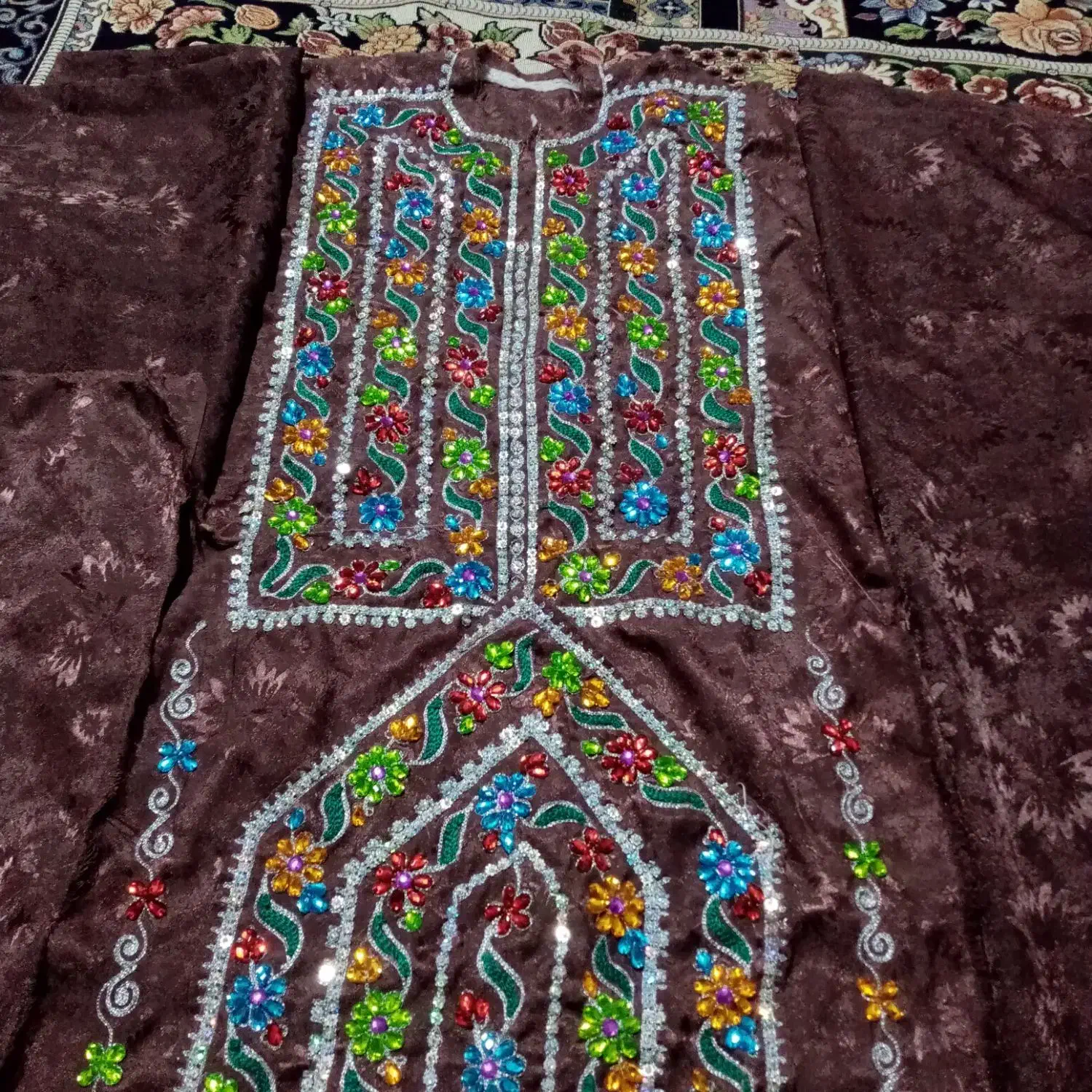 پیراهن|لباس|سراوان, |دیوار