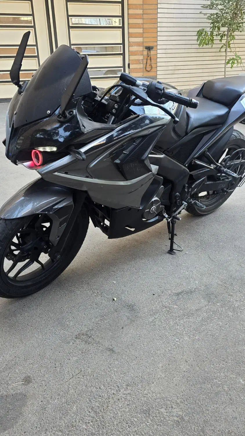 rs200|موتورسیکلت|اصفهان, شیخ طوسی|دیوار