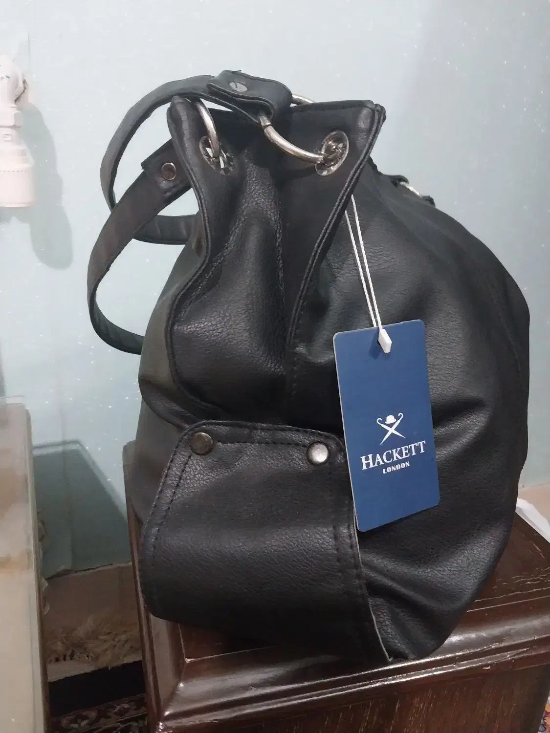 کیف  بزرگ وجادار|کیف، کفش، کمربند|اصفهان, خانه اصفهان|دیوار