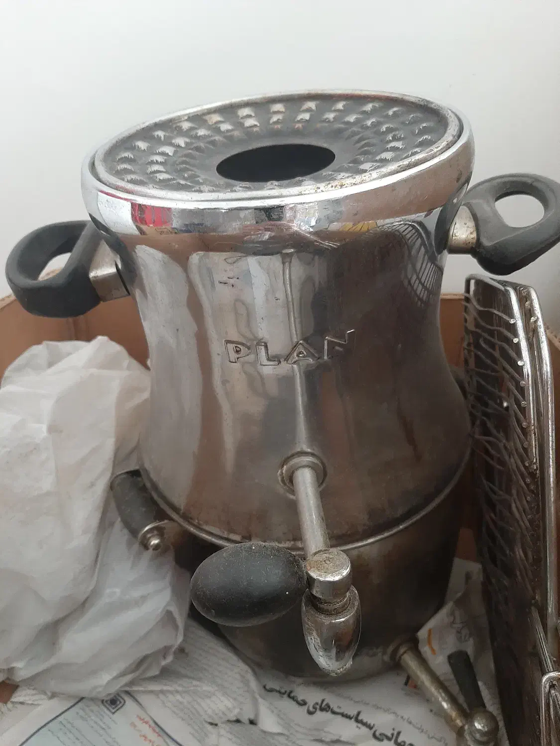 کتری سالم و اب چکه نمیکند سالم است|قوری، کتری، قهوهساز دستی|تهران, افسریه جنوبی|دیوار