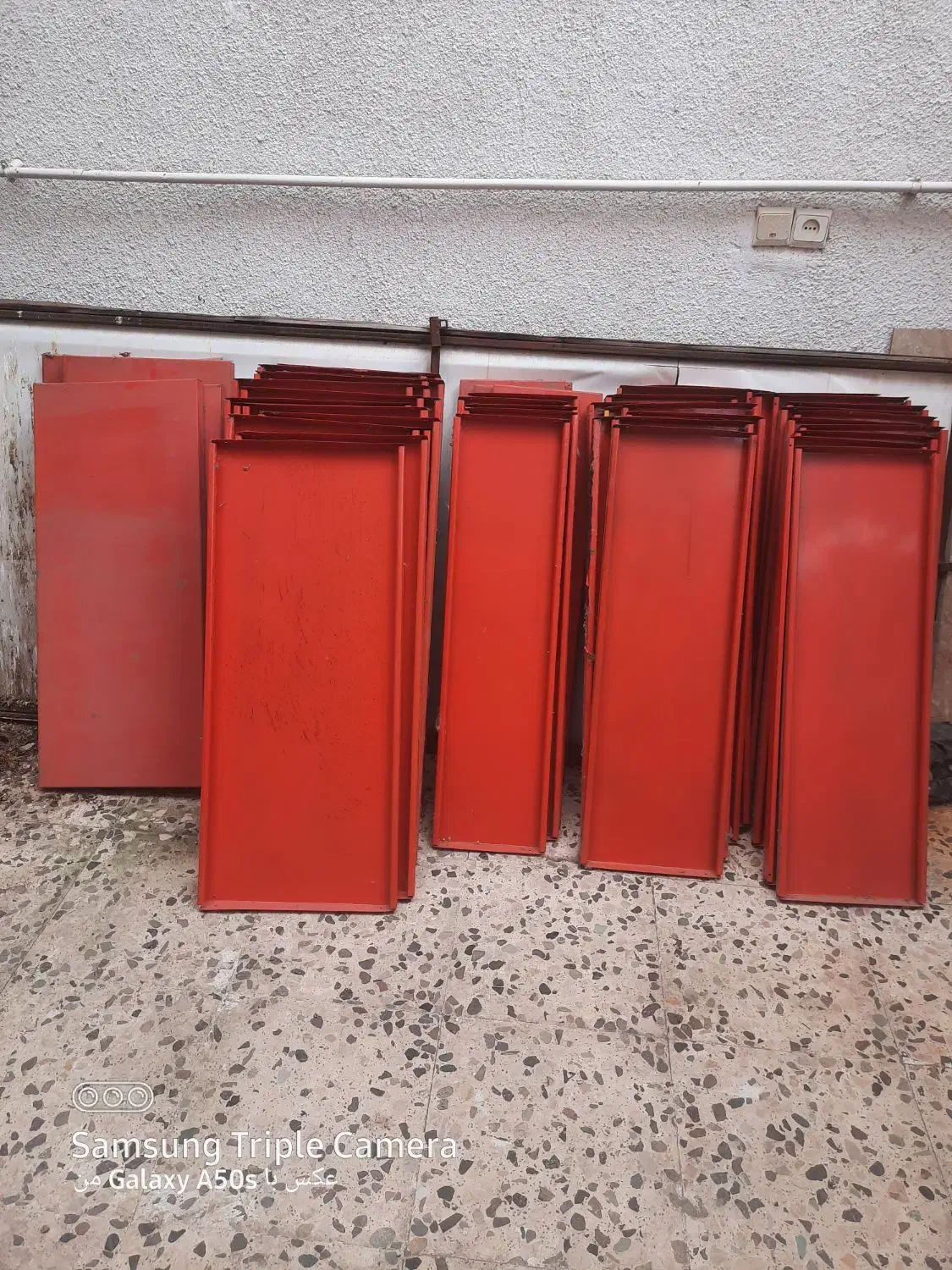 قفسه ی فلزی با پایه های دیواری|فروشگاه و مغازه|سیاهکل, |دیوار