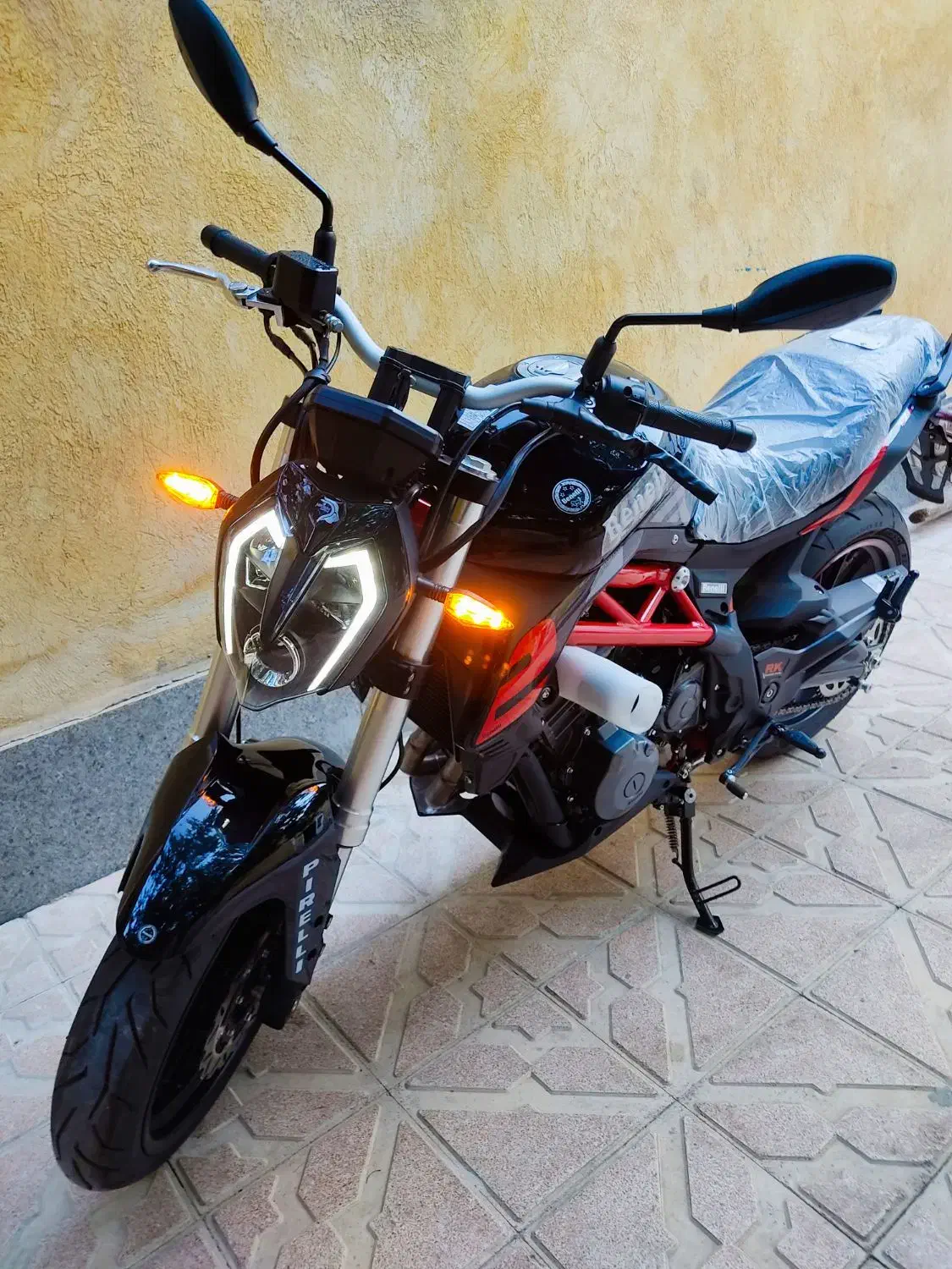 بنلی ۳۰۰ جفت سیلندر صفر|موتورسیکلت|تبریز, |دیوار