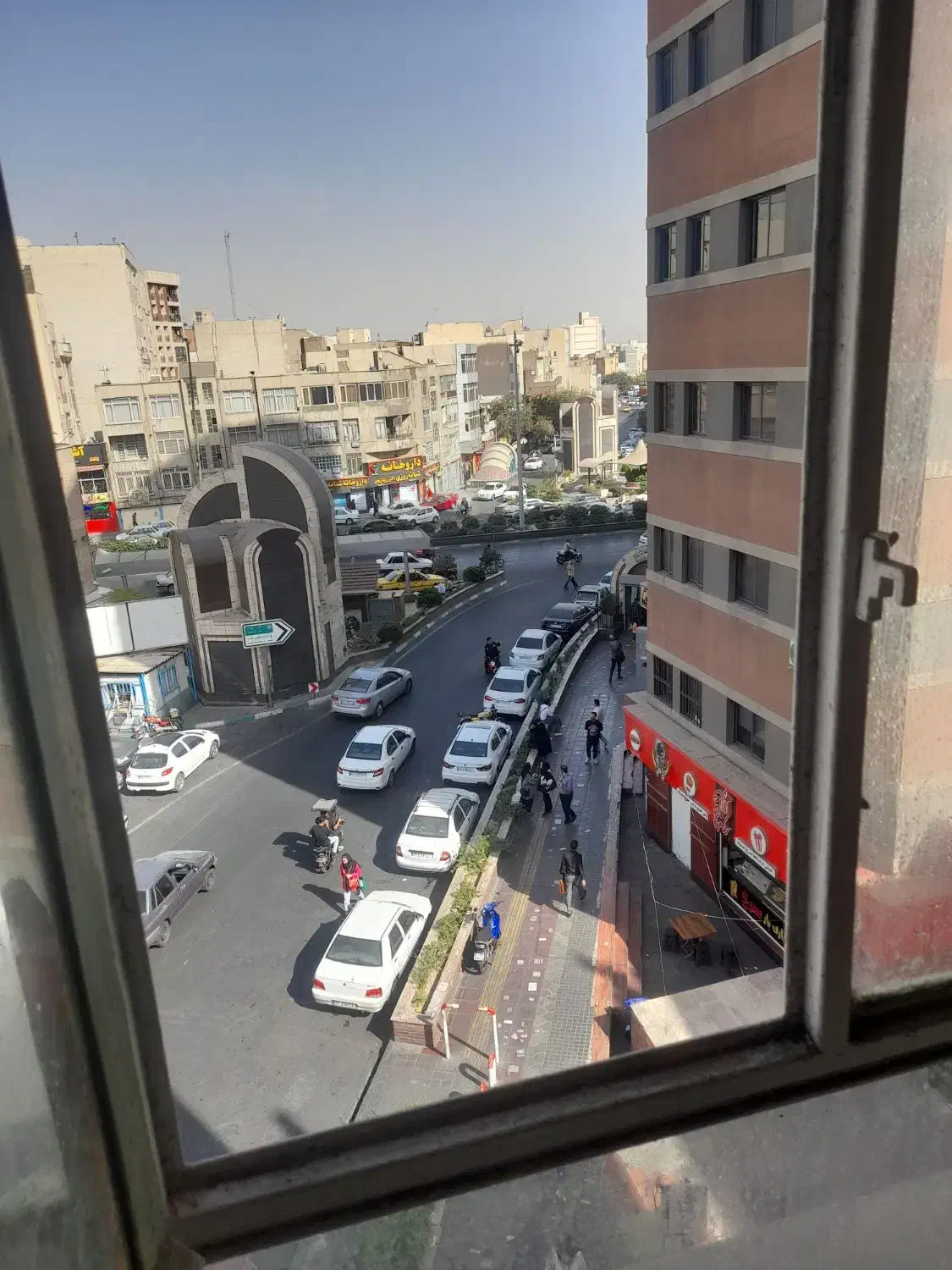 خوابگاه پسرانه (هم خونه نهایت 10 نفر در 150 متر)