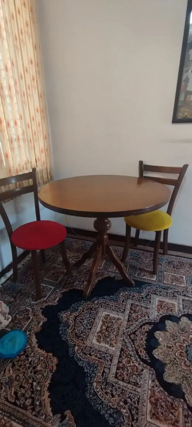 میز و صندلی چوبی با چوب گردو|میز و صندلی غذاخوری|شاهینشهر, مخابرات (شهید بهشتی)|دیوار