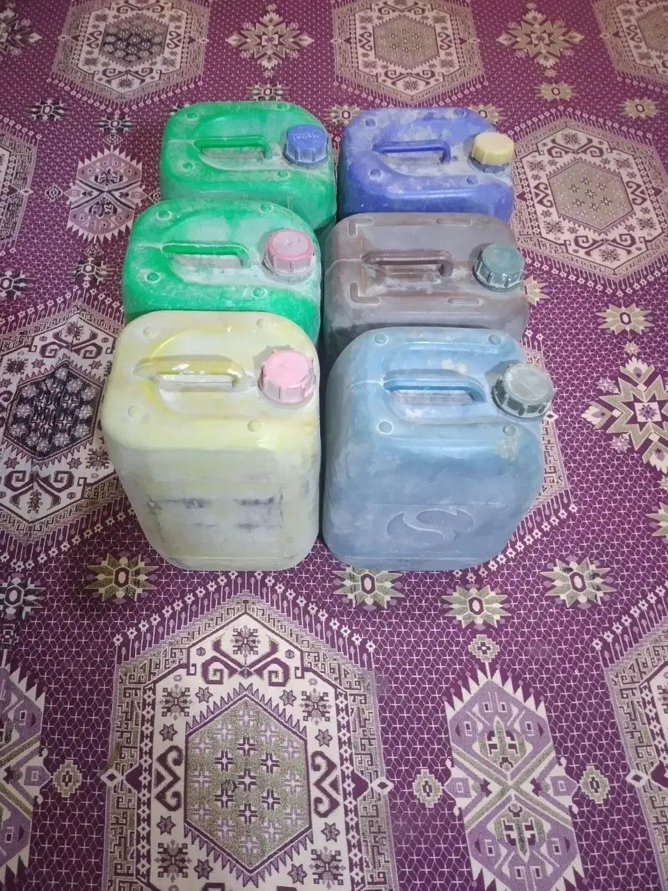 گالن نفتی درحدنو|ظروف نگهدارنده، پلاستیکی، یکبارمصرف|زهک, |دیوار