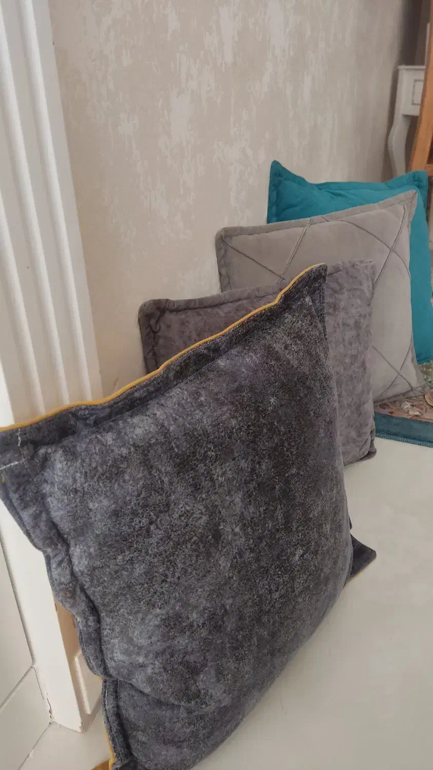 کوسن سالم.  پرده|رختخواب، بالش، پتو|مشهد, ده دی|دیوار