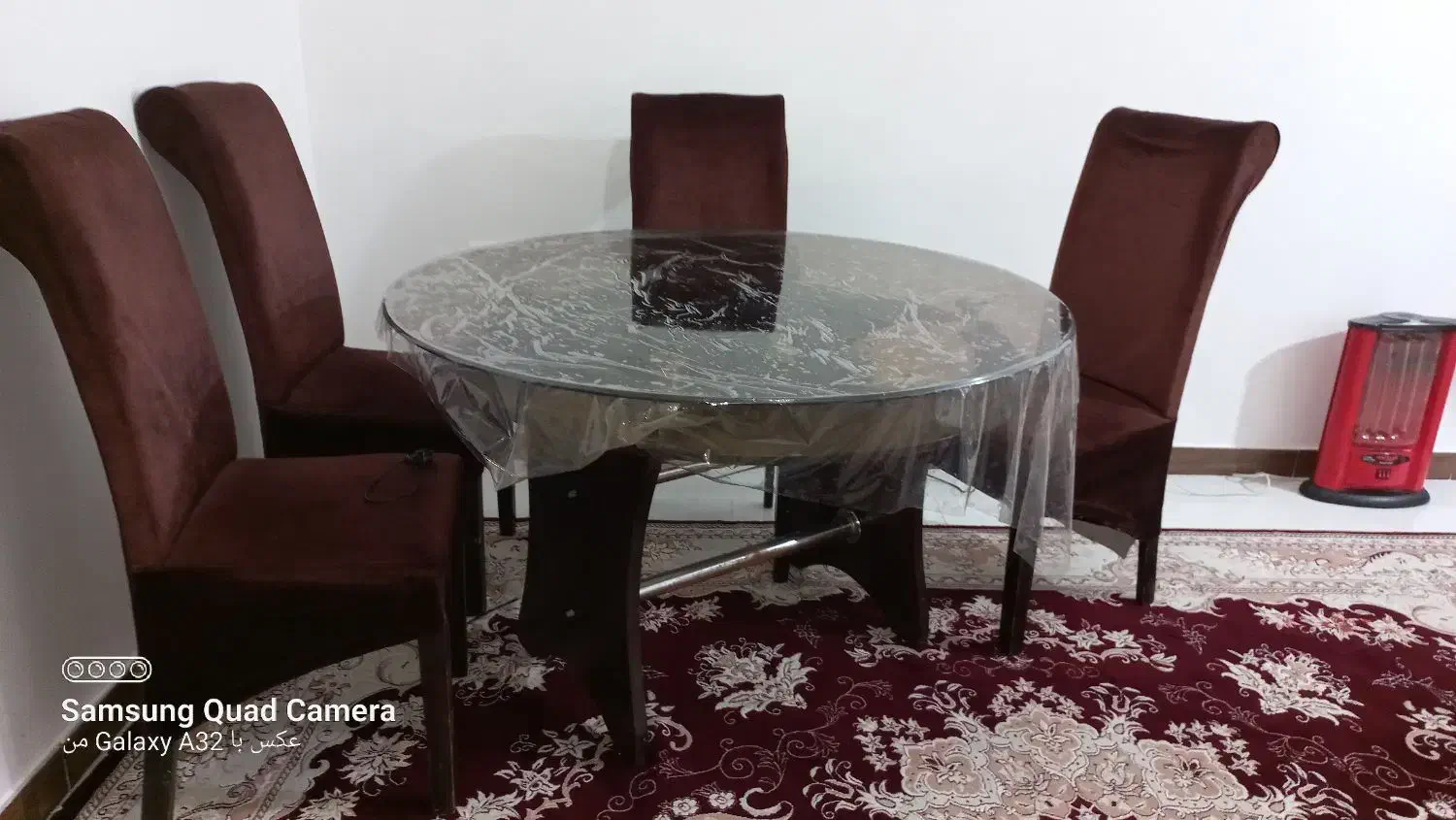 میز نهار خوری زیبا ۴ نفره تا ۶ صندلی جاداره|میز و صندلی غذاخوری|رشت, حومه رشت|دیوار