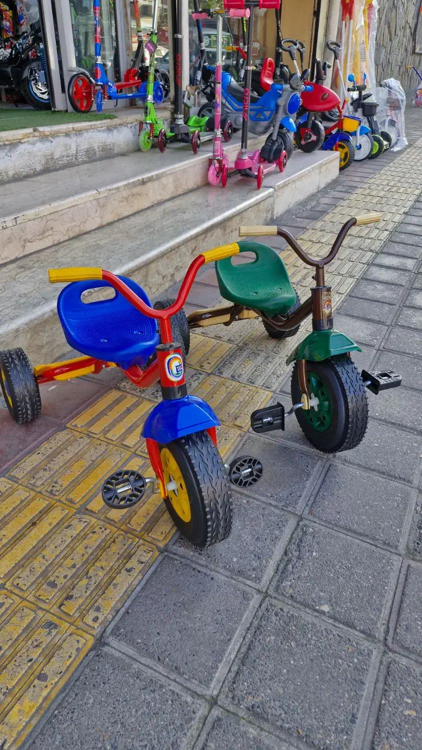 ماشین بچه|اسباب‌بازی بچه|رشت, فلسطین|دیوار