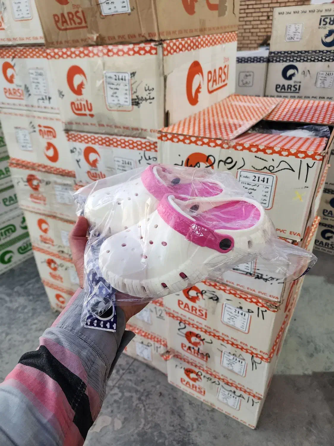 کراکس کد ۲۱۴۱ عمده کفش کتونی صندل دمپایی|کفش و لباس بچه|شیراز, بازار|دیوار