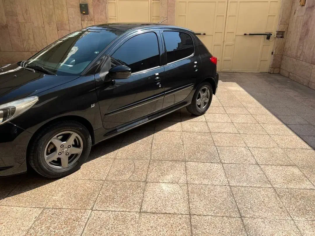 207 سقف شیشه ای دنده ای|خودرو سواری و وانت|بندرعباس, |دیوار