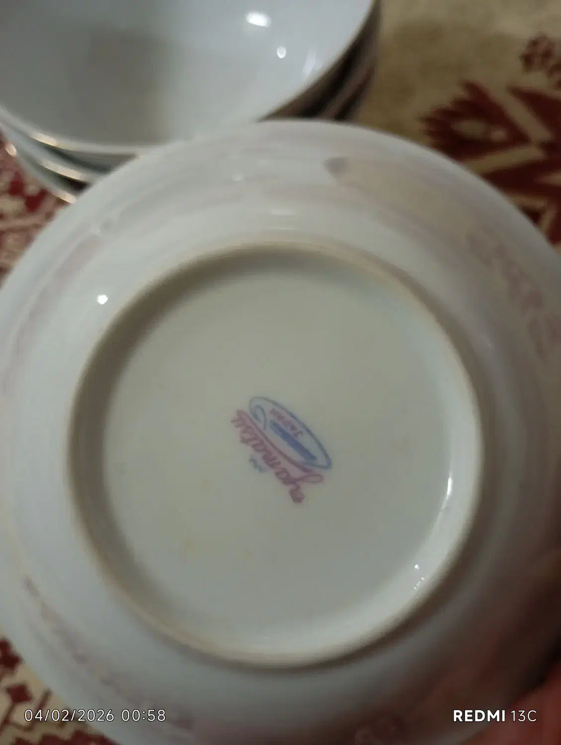 سرویس چینی گل قرمز|ظروف سرو و پذیرایی|اصفهان, ارداجی|دیوار