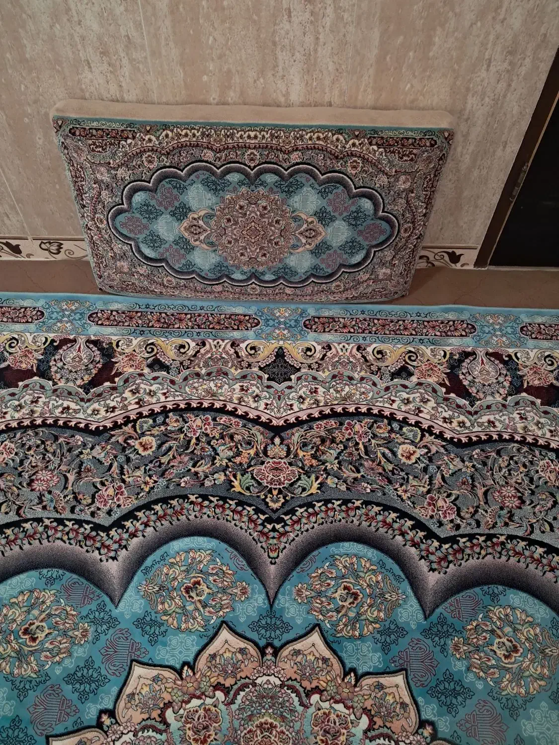 4عدد قالی و8تا پشتی|فرش|پاوه, |دیوار