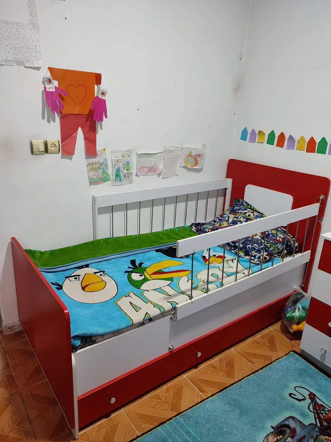 تخت کمد بچه|تخت و سرویس خواب|صومعه‌سرا, |دیوار