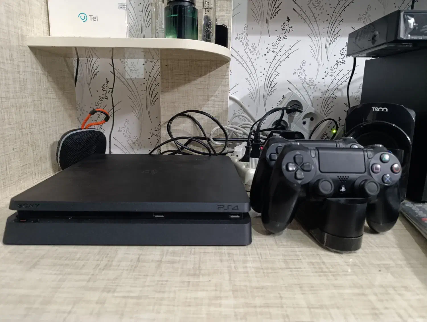 ps4 تمیز سالم یک ترابایت اسلیم|کنسول، بازی ویدئویی و آنلاین|میانه, |دیوار