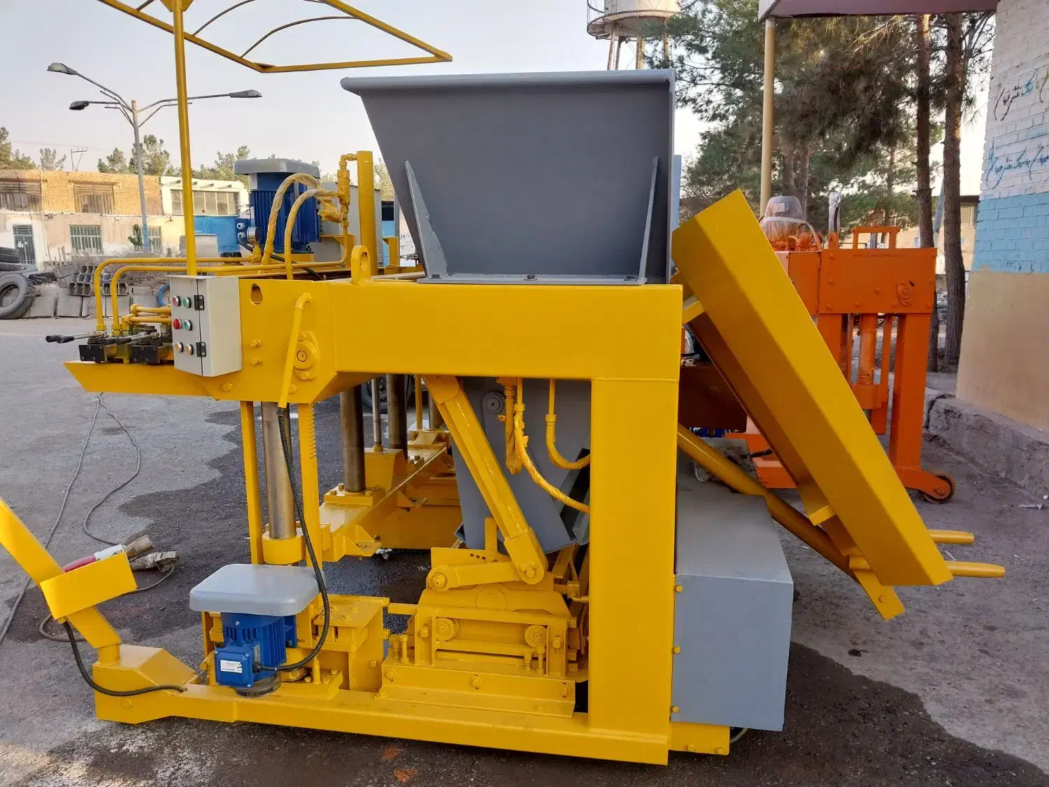 بلوک‌ بامقاومت ۲/۵ مگاپاسکال بلوک زن بلوکزن|ماشین‌آلات صنعتی|اصفهان, پروین|دیوار