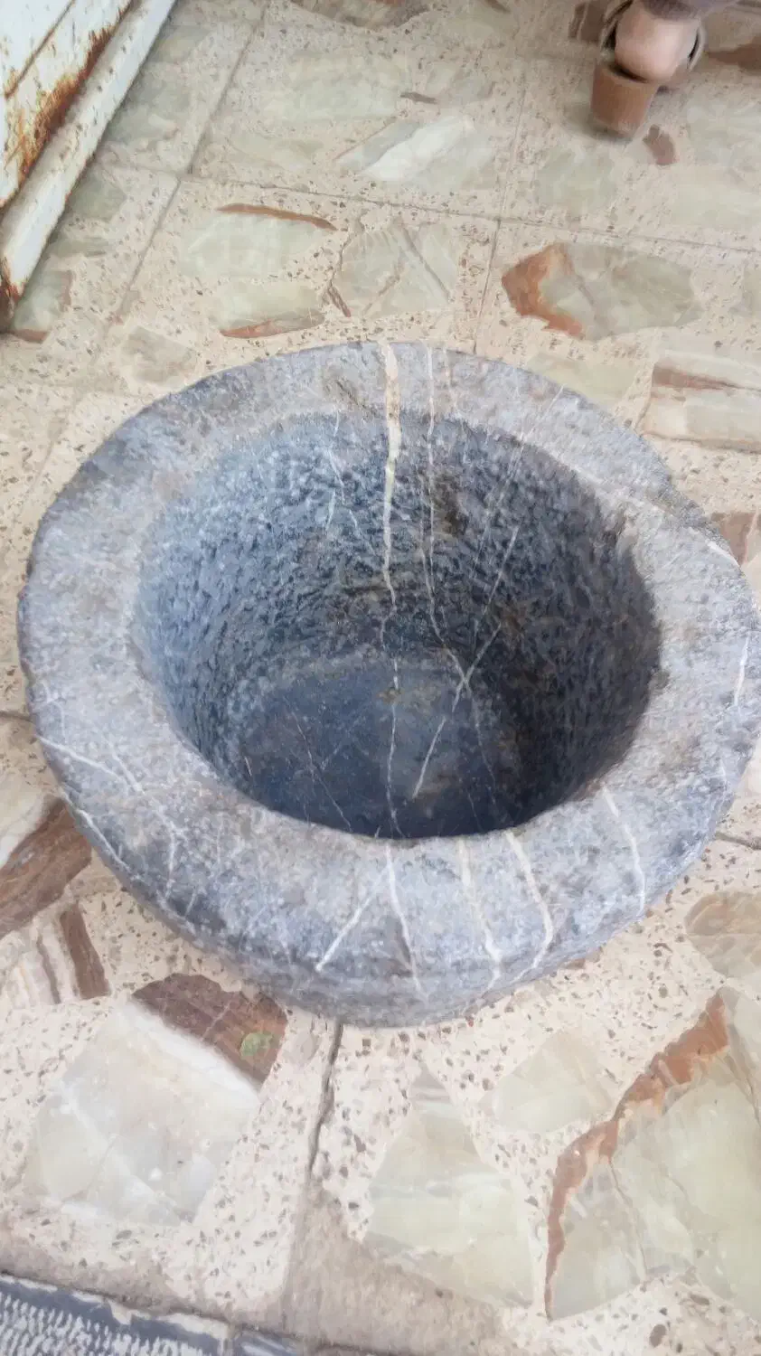 هاون سنگی قدمت 100 سال قیمت 2 میلیون|صنایع دستی و سایر لوازم تزئینی|چادگان, |دیوار