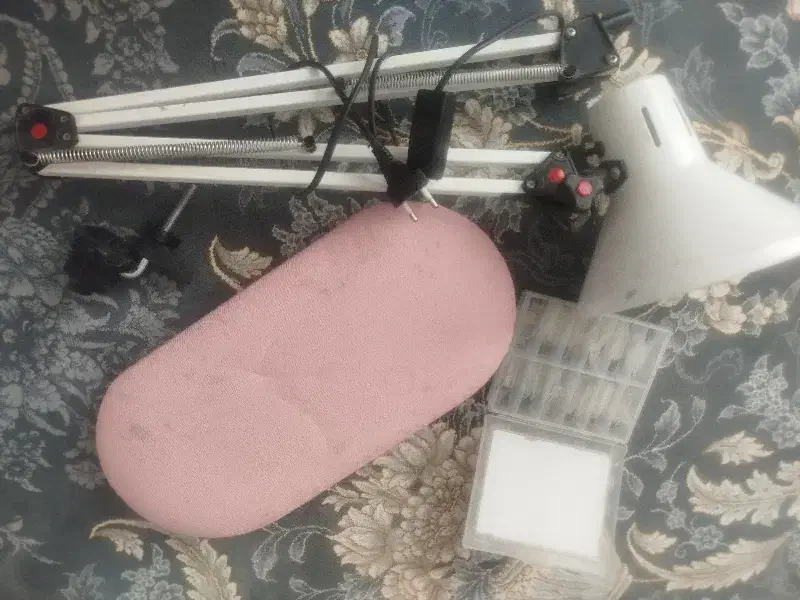 چراغ مطالعه زیر دستی قالب کاشت|آرایشی، بهداشتی، درمانی|چناران, |دیوار