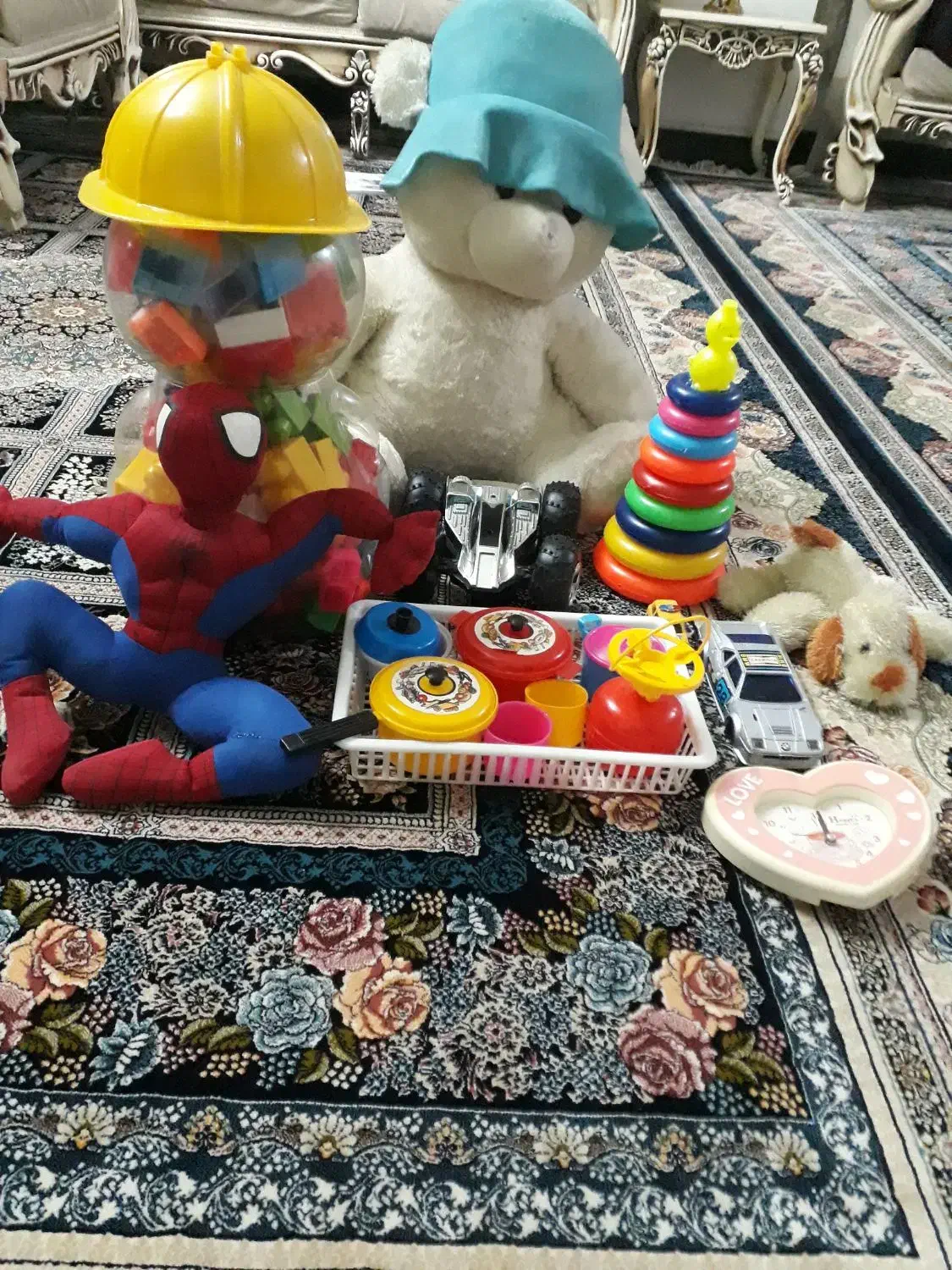 تعدادی اسباب بازی|اسباببازی بچه|اندیشه, اندیشه فاز ۱|دیوار